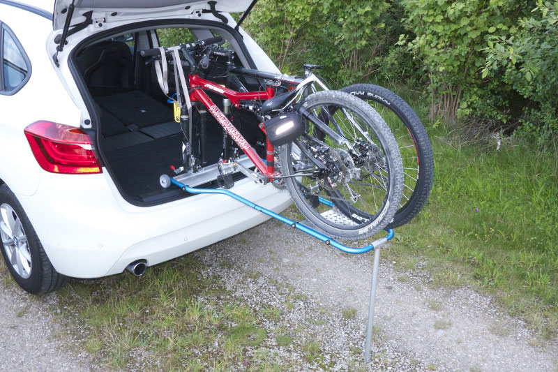 veloboy - Transportsystem und Einladehilfe für Fahrräder: veloboy - il portabiciclette  per l'interno del auto